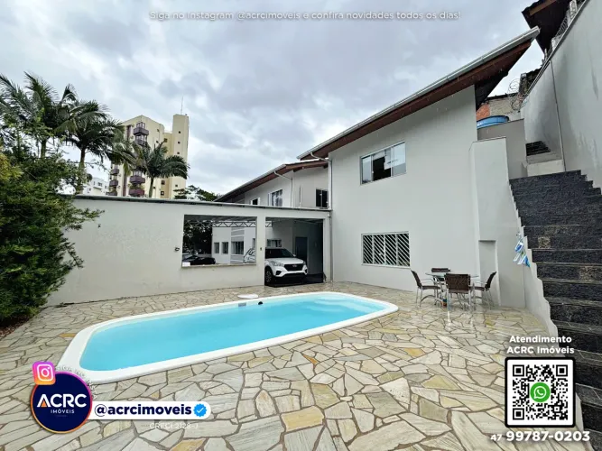 ACRC Imóveis - CA03698 - Casa com piscina a Venda no Bairro Ponta Aguda em Blumenau