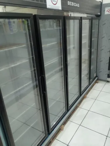 Freezer, gondula e computador