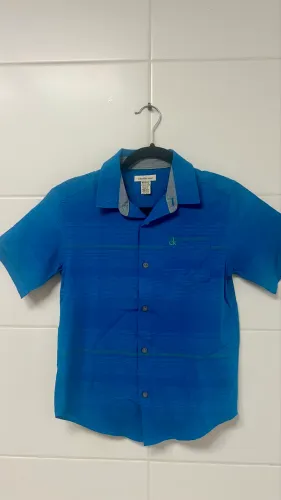 Linda camisa infantil Calvin Klein tamanho 10/12