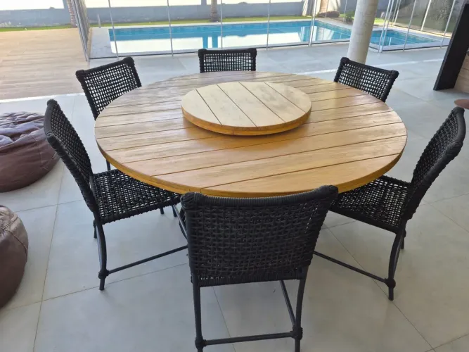 Mesa madeira com 6 cadeiras