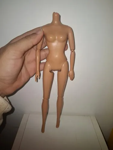 SUCATA DA BONECA FASHIONISTA PARA RESTAURO