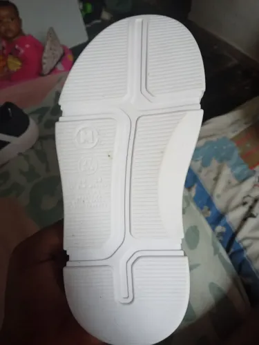 Vendo um sapato semi novo de menino 