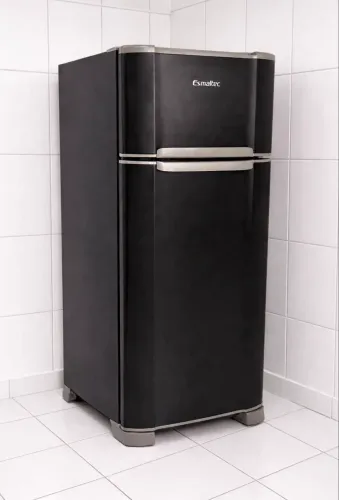 Geladeira esmaltec PRETA de fábrica