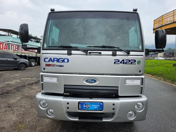 Ford cargo modelo 2422no chassi ou equipado com carroceria de madeira ano 2011