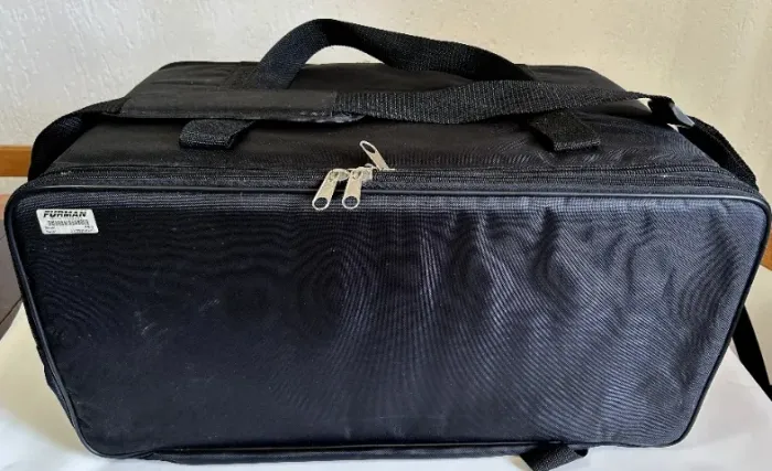 Bolsa acolchoada Furman para rack de 5U, com zíperes frontal e traseiro, além de zíper par
