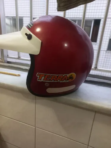 Capacete aberto antigo