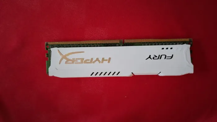 Memória RAM DDR4 16 gigas excelente