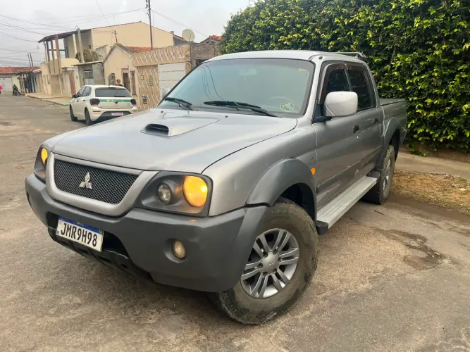 Mitsubishi L200 GLS 2.5 4X4 CD Diesel 2006