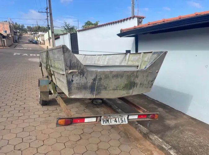 Vendo barco completo + carretinha + motor