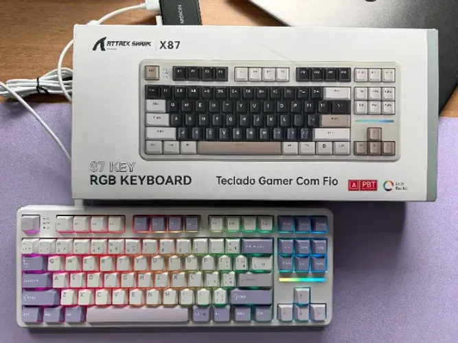 Teclado Mecânico Lilás Layout 80% ATTACK SHARK X87 Tri-mode (Bluetooth/USB/Cabo Tipo-C )