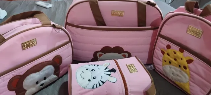 Kit de bolsa de bebê feminina novo, nunca usado.