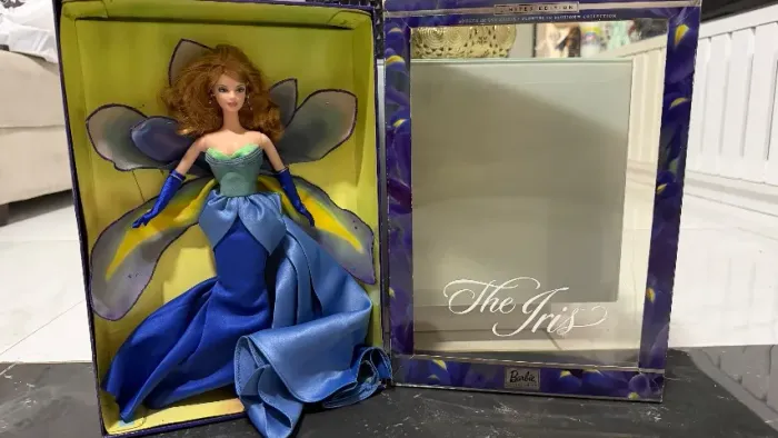 VENDA Boneca Barbie Collector The Iris