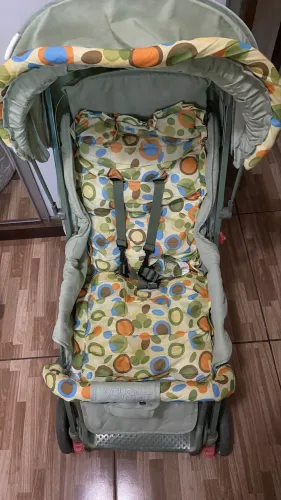 Vende-se carinho de bebê semi novo em bom estado