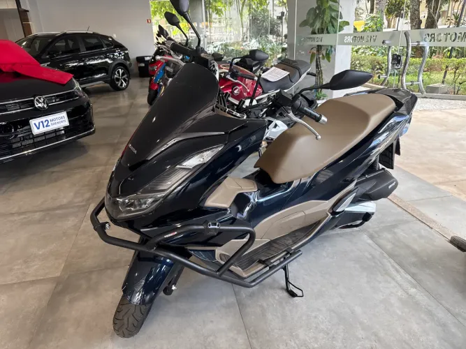 Pcx 2025/2025 com apenas 6.300 quilômetros, sem detalhes