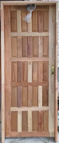 Porta Piramidal Maciça Completa 2,10 x 0,82