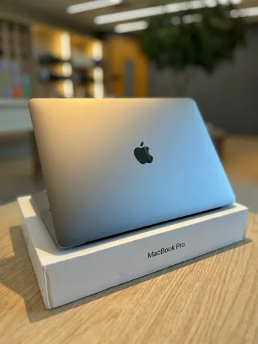 MacBook Pro M2 256/8GB Cinza 13POL - Seminovo