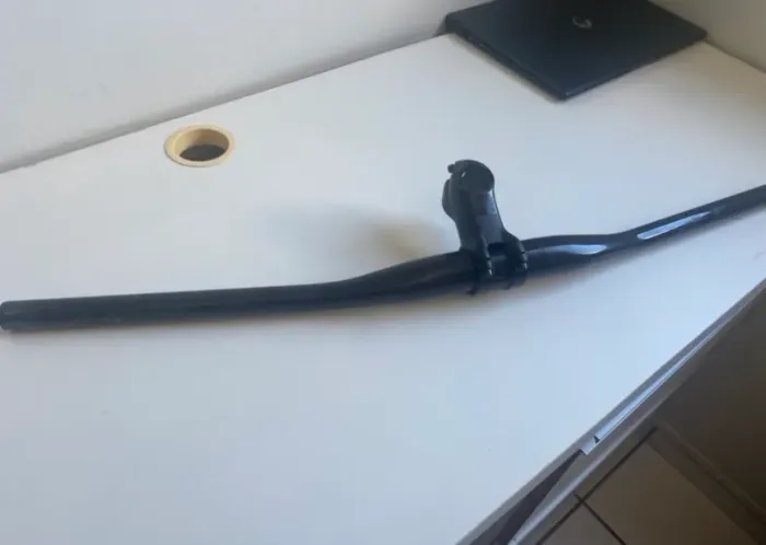 Guidão carbono tamanho 76cm