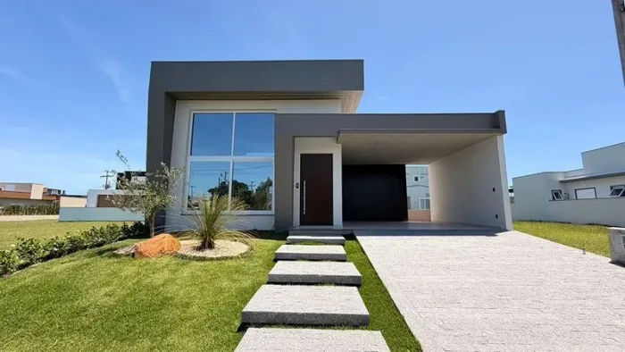 CASA NO CONDOMÍNIO MARÍTIMO