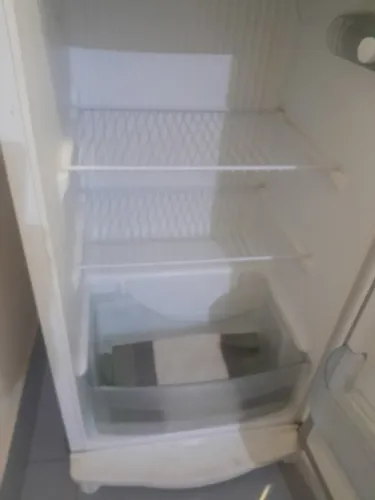 Vendo geladeira Consul usada funcionando perfeitamente anos 2017 por 700 reais 