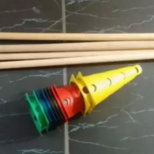 6 cones furados + 3 bastões 