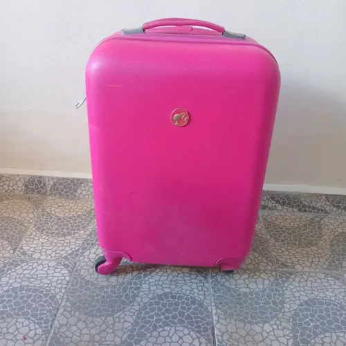 Mala de bordo ABS Barbie ! No meu perfil tem outras opções . 