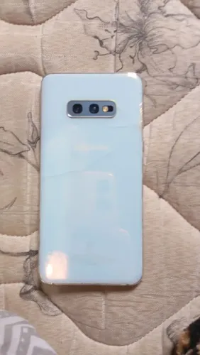 S10e semi novo 128GB e 6 de RAM