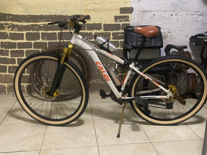Pneu aro 29 2.10 faixa bege