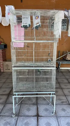 GAIOLA PARA PÁSSAROS MÓVEL