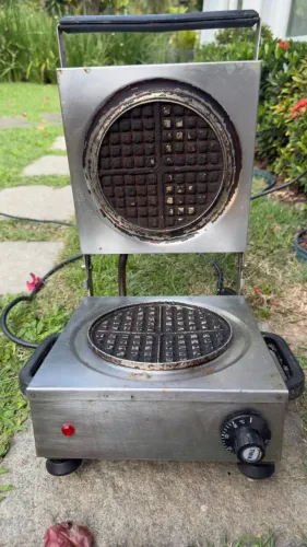 Máquina de Waffle Elétrica Redonda Simples 220v