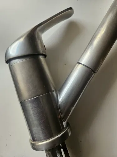 Torneira monocamando Meber cozinha com mangueira extensível usada funcionando