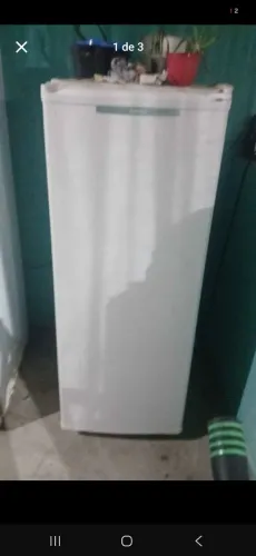 Freezer semi novo bem conservado