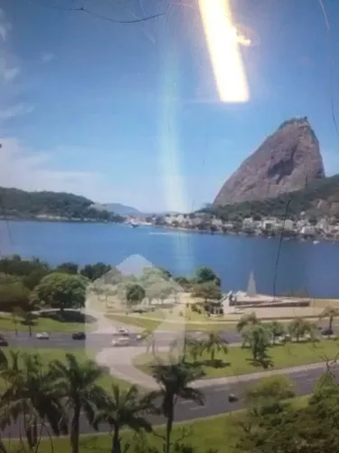 Apartamento pequeno. Lado do Shopping Praia Botafogo