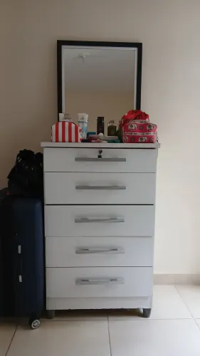 CÔMODA E ESPELHO 