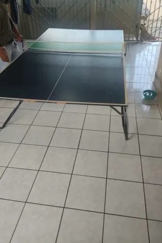 ? VENDE-SE MESA DE PING-PONG Mesa de ping-pong dobrável