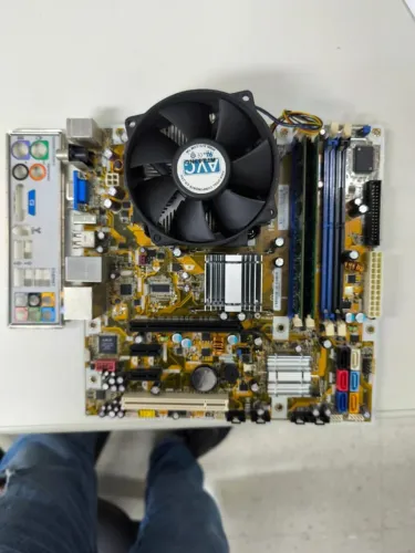 Placa mãe IPIBL-LB +Processador Core 2 Quad Q8200 + 4 GB de memória
