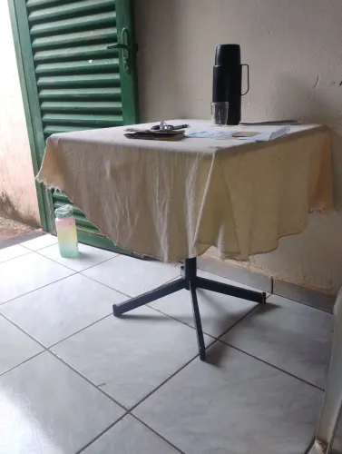 Mesa mais uma cadeira de plástico 150 