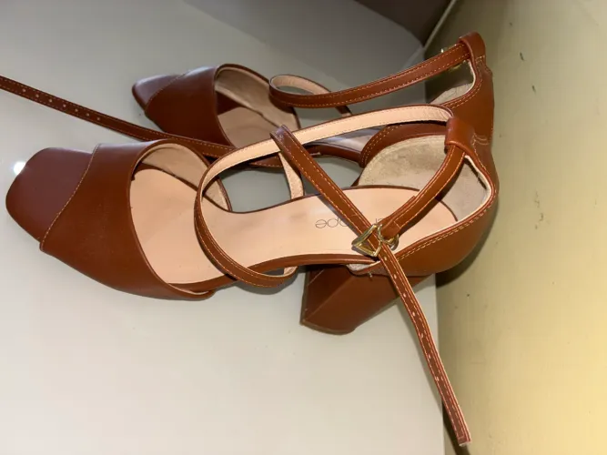 Salto Bloco Caramelo Elegante ? Tam. 38  30,00