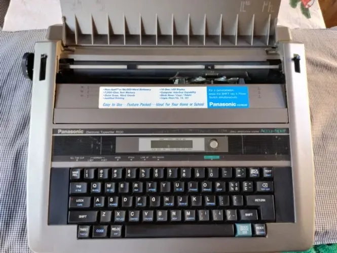 Maquina de Escrever Elétrica Panasonic KX-R530