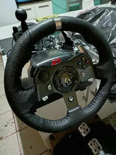 volante com câmbio logitech G920  