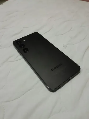 S23 com 2 linhas verdes, bateria em perfeito estado.