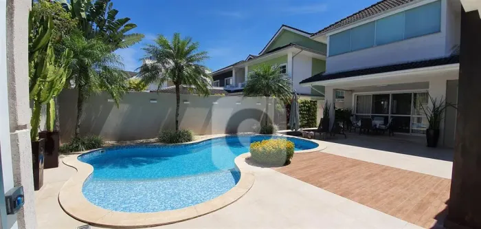 Casa à venda na Barra, 5 suítes, 600m² de terreno e aproximadamente 550m² área útil