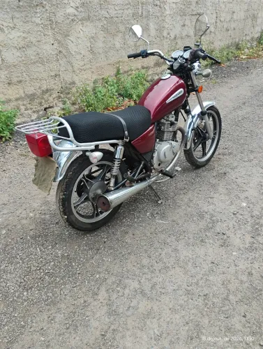 Suzuki intruder 125cc, ano2010, vermelha.