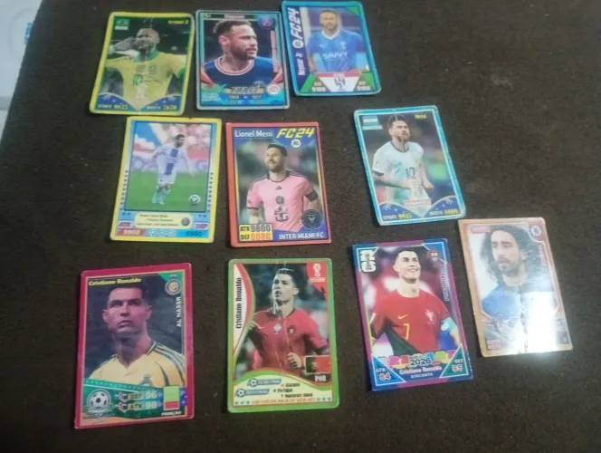 3 Neymar,3 Messi,3 cristiano Ronaldo,e 1 cucurela dourado