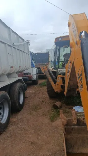 Motorista de caçamba com experiência 