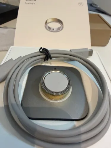 Oura Ring 4 Gold Usado
