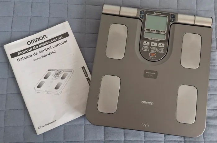 Balança de Bioimpedância Profissional Omron - 08 Sensores (Completa)