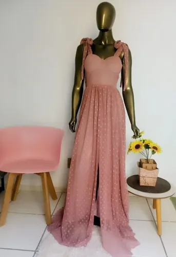 Vendo vestidos de festa.