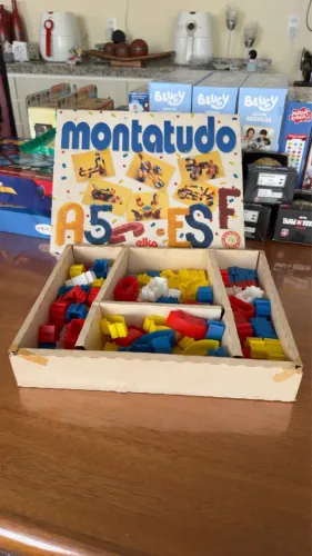 Brinquedo monta tudo Elka anos 80 (faltando algumas peças) 