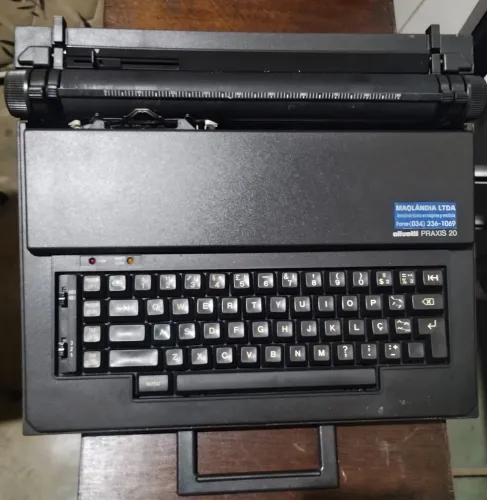 Máquina De Escrever Eletrônica Olivetti Praxis