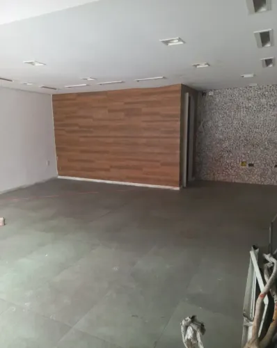 Ponto comercial/Loja/Box para aluguel com 80 metros quadrados em Centro - Macaé - No Calça